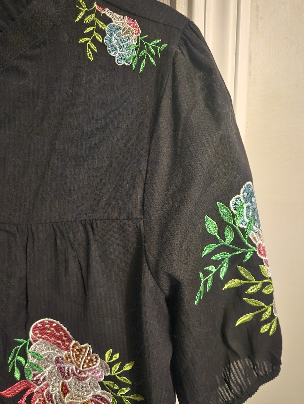 BRAND NEW ** Embroidered Floral Peasant Top - Black - Picture 3 of 4
